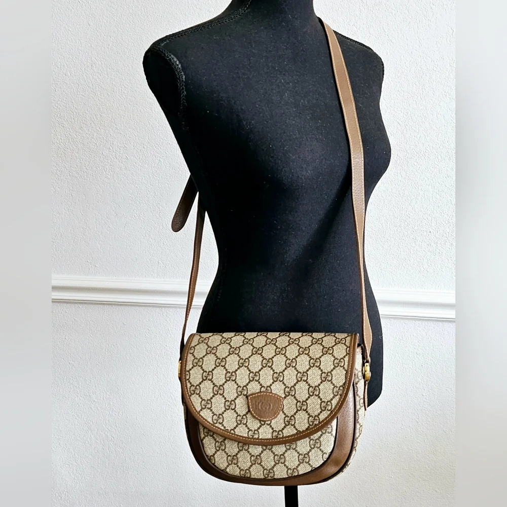 Gucci GG Supreme Small Rounded Crossbody Bag - Picture 2 of 10